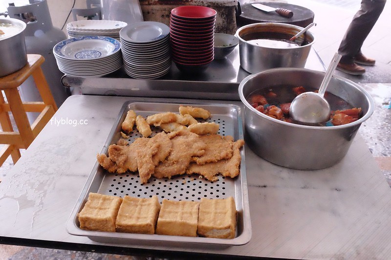 嘉義西區｜三代西市米糕：早上就可以吃得到滷豬腳，米糕軟而不爛口味偏清淡 @飛天璇的口袋