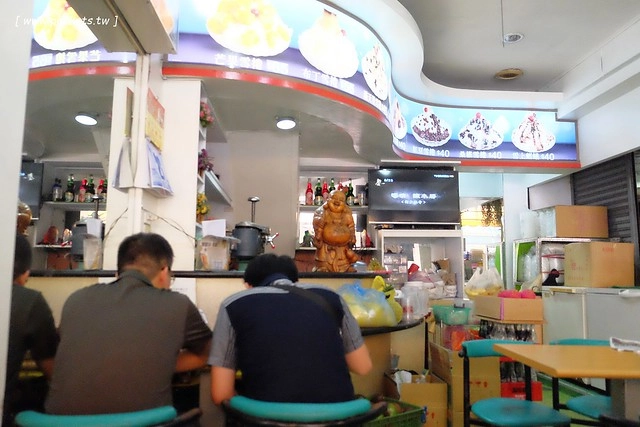 台中西屯｜清豐冰菓室．水湳市場30年的冰品店，料多味美選擇性多 @飛天璇的口袋