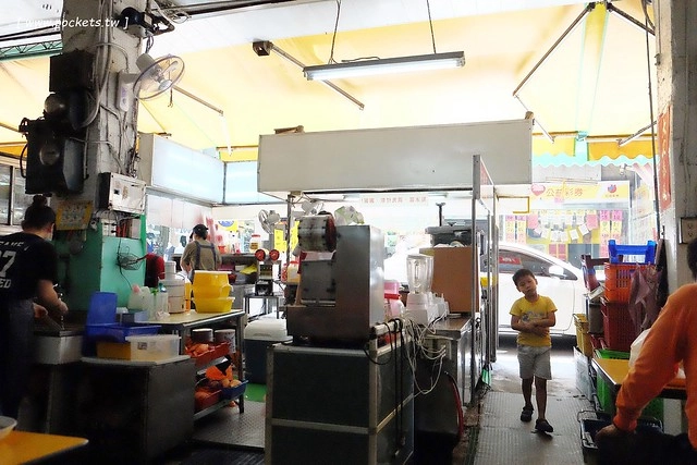 台中西屯｜清豐冰菓室．水湳市場30年的冰品店，料多味美選擇性多 @飛天璇的口袋