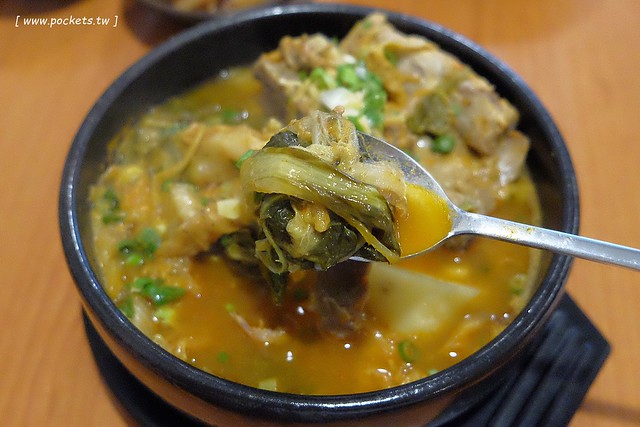 金美子純正韓式料理：有台中少見的馬鈴薯鍋，餐點平價選擇性多 @飛天璇的口袋