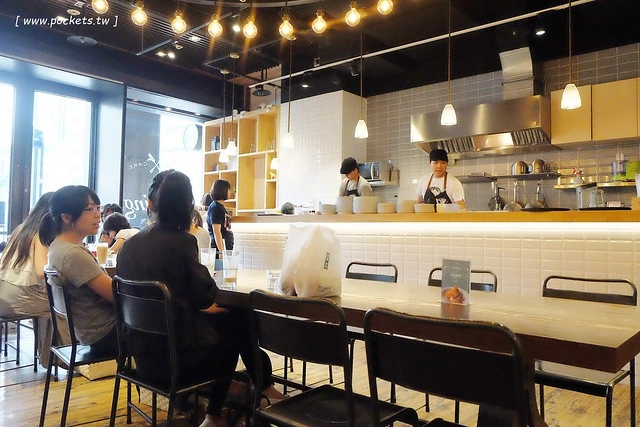 Jamling Cafe┃台中西區美食：來自東京的超人氣鬆餅店，進駐金典綠園道一樓，鬆餅輕柔綿密好吃，跟在日本吃到的一樣 @飛天璇的口袋