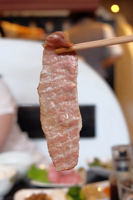 日本沖繩｜琉球的牛 恩納店．網友推薦沖繩必吃的燒肉店，推薦午餐套餐更超值划算 @飛天璇的口袋