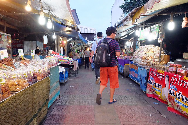 泰國安帕瓦水上市場┃泰國景點推薦：每個星期五、六、日才出沒的夜市，泰國自由行最愛的景點之一，品嚐Chalsamran Amphawa ร้านอาหารเจ้าสำราญ晚餐 @飛天璇的口袋