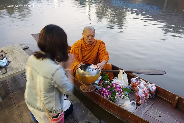 【泰國安帕瓦】Baanrak Amphawa 安帕瓦愛之家旅館~泰國傳統水上屋，鄰近安帕瓦水上市場，可以參加晚上賞螢清晨供僧活動 @飛天璇的口袋