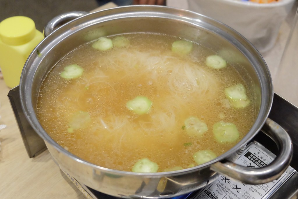 鮮食堂海鮮蒸鍋：一層一層堆疊的海鮮蒸鍋，澎湖海鮮就是鮮甜好吃沒話說 @飛天璇的口袋