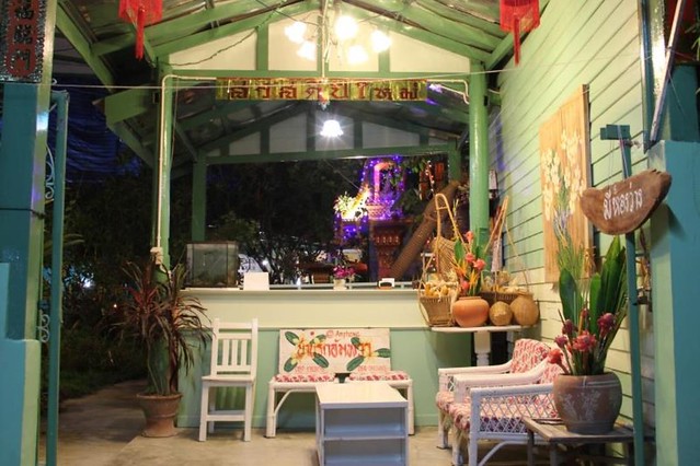 【泰國安帕瓦】Baanrak Amphawa 安帕瓦愛之家旅館~泰國傳統水上屋，鄰近安帕瓦水上市場，可以參加晚上賞螢清晨供僧活動 @飛天璇的口袋