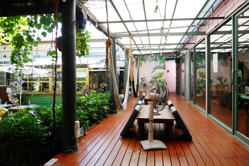 【泰國清邁】Rustic &#038; Blue~尼曼區超人氣歐式餐廳，在花園中享受一個人的早午餐 @飛天璇的口袋
