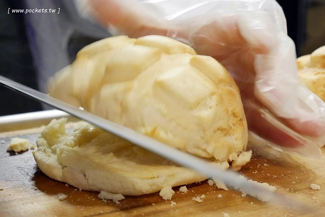 日本東京｜世界第二好吃的現烤冰淇淋菠蘿麵包，東京澀谷超人氣排隊甜點，來自金澤市的人氣美食 @飛天璇的口袋