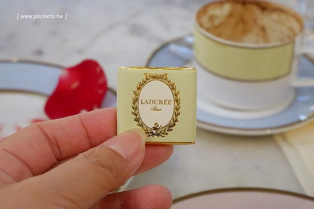 【日本東京】Ladurée~銀座三越百貨享受一個人的貴婦下午茶，不用到法國也可以品嚐夢幻法式甜點，只可惜沒吃到馬卡龍啊！ @飛天璇的口袋