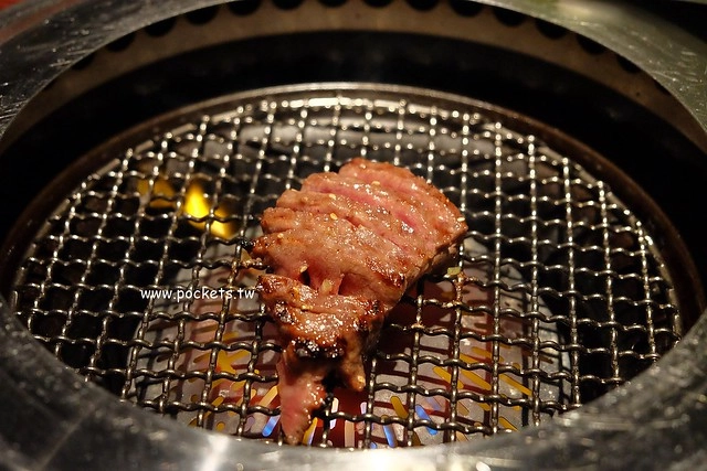 日本沖繩｜敘敘苑燒肉｜日本超人氣燒肉店，和牛質感一等一沒話說，但是價格也是一等一的，推薦商業午餐比較划算 @飛天璇的口袋
