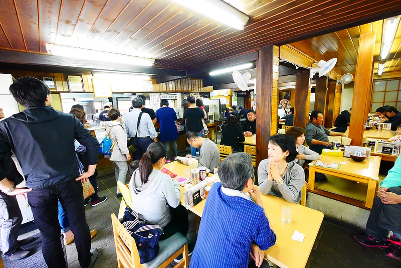 福島五天四夜自駕┃坂內食堂：喜多方超人氣拉麵店，日本三大拉麵之一，美國網路調查第一名，不到中午就客滿了 @飛天璇的口袋