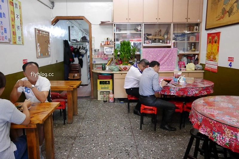三義鄉村小吃店｜在地人推薦的三義銅板美食，還沒到中午就客滿了 @飛天璇的口袋