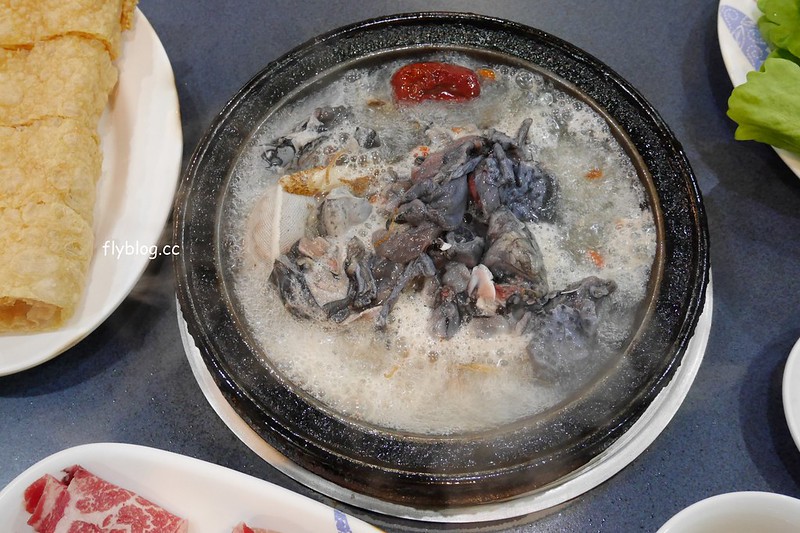 【台中西區】阿里郎迷你火鍋，整整超過30顆蛤蠣的蒜頭雞超推，還有饕客必點的燒酒雞，食材有誠意餐點好吃 @飛天璇的口袋