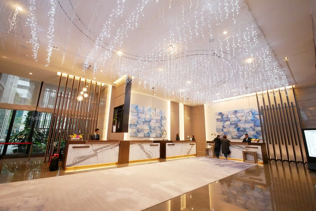 台北新板希爾頓酒店 Hilton Taipei Sinban｜台灣的版金沙酒店，無邊際游泳池，每間房間都有景觀落地窗 @飛天璇的口袋