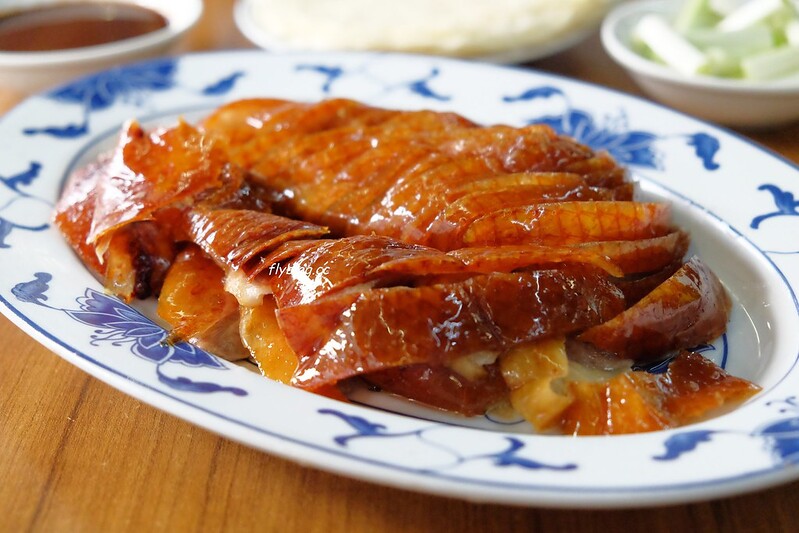 【台中南屯】荔茲櫻桃鴨，網友推路邊攤也可以吃到五星級的烤鴨，$1080元起享用一鴨三吃 @飛天璇的口袋