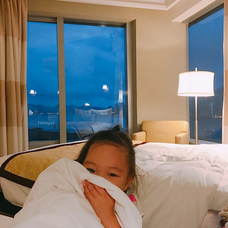 【香港尖沙咀】隆堡麗景酒店．Hotel Panorama~距離尖沙咀地鐵出口步行2分鐘，房間落地窗打開就可以看到維多麗亞港 @飛天璇的口袋