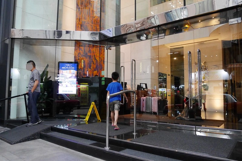 【香港尖沙咀】隆堡麗景酒店．Hotel Panorama~距離尖沙咀地鐵出口步行2分鐘，房間落地窗打開就可以看到維多麗亞港 @飛天璇的口袋