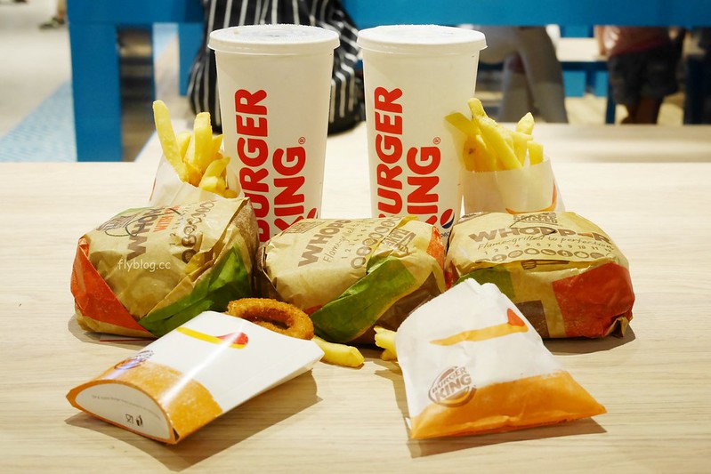 Burger King．漢堡王┃台中南屯：我最愛的漢堡王又重回台中了，個人最愛華堡和金沙堡，文心秀泰影城美食推薦 @飛天璇的口袋