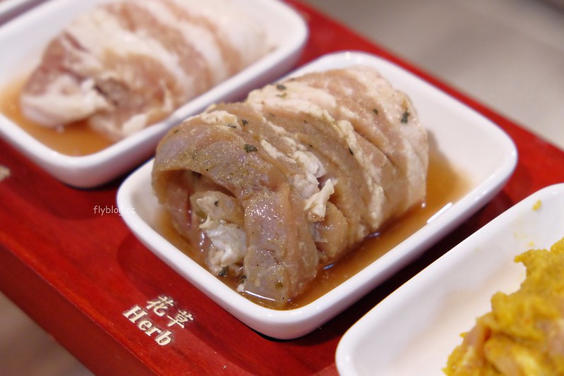 【台中北區】八色烤肉，韓國來的八色烤肉四號店進駐中友百貨，一次可以吃到8種口味的豬五花 @飛天璇的口袋