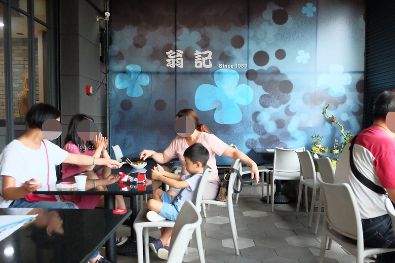 台中北區｜翁記泡沫廣場，一中街學子最愛的復古茶坊，招牌烏龍豆干推薦必點 @飛天璇的口袋