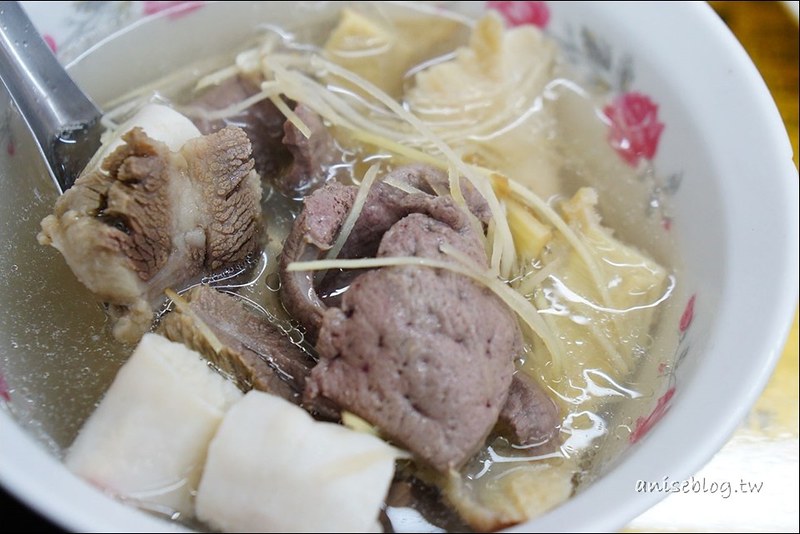 【嘉義西區】阿進土產牛肉湯~連台南人都稱讚的阿進牛肉湯，嘉義人宵夜場的好選擇 @飛天璇的口袋