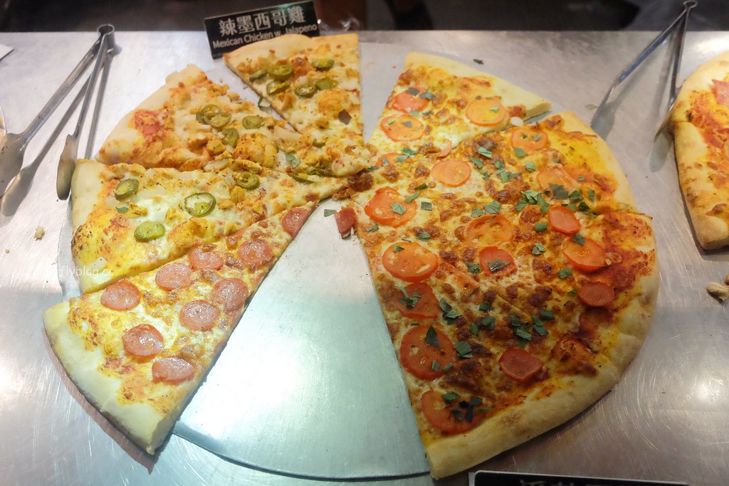 怪獸紐約式披薩｜超狂20吋披薩500元有找，台中忠孝夜市人氣美食推薦 @飛天璇的口袋