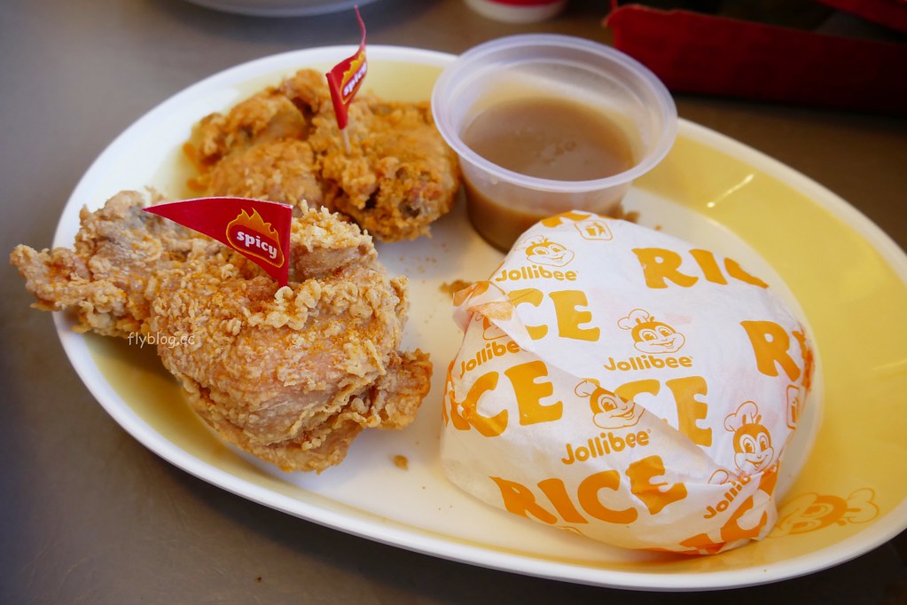 Jollibee．快樂蜂┃馬尼拉機場美食：菲律賓超人氣速食店，有菲律賓肯德基的美喻，全球連鎖將近4000家分店 @飛天璇的口袋