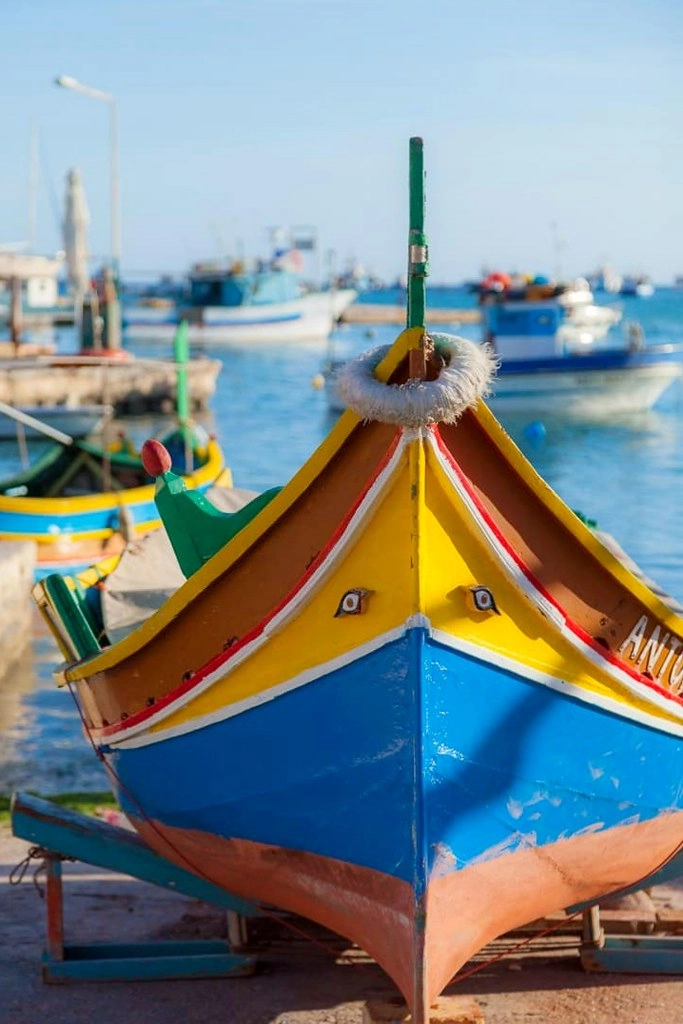 Malta馬爾他：Marsaxlokk 馬爾薩什洛克~五彩繽紛的小漁村，如油畫般的唯美浪漫 @飛天璇的口袋