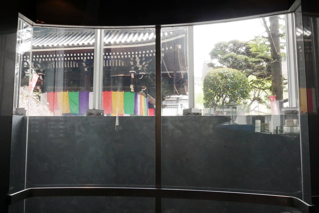 日本京都｜六角堂 X 星巴克｜日本Starbucks特色店，坐在落地窗前欣賞千年佛寺櫻花美景 @飛天璇的口袋