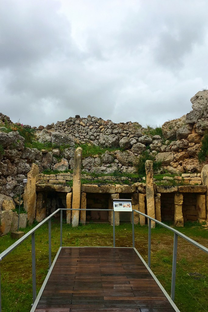 【歐洲馬爾他】甘提亞巨石神殿．Ggantija Temples，馬爾他Malta景點~世界上最古老的直立式建築，擁有5600年歷史的神殿，歐元硬幣上面的logo @飛天璇的口袋