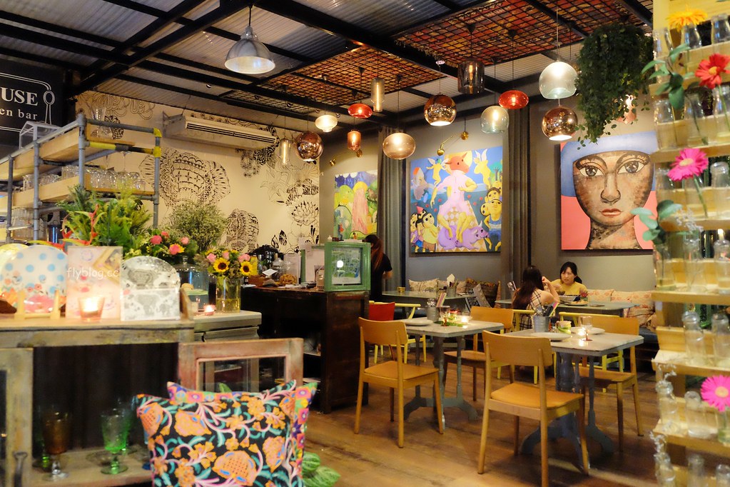 The House Restaurant by Ginger┃泰國清邁：華麗帶有藝廊風格的復合式餐廳，結合咖啡館、餐廳和酒吧，清邁老城區美食餐廳推薦 @飛天璇的口袋