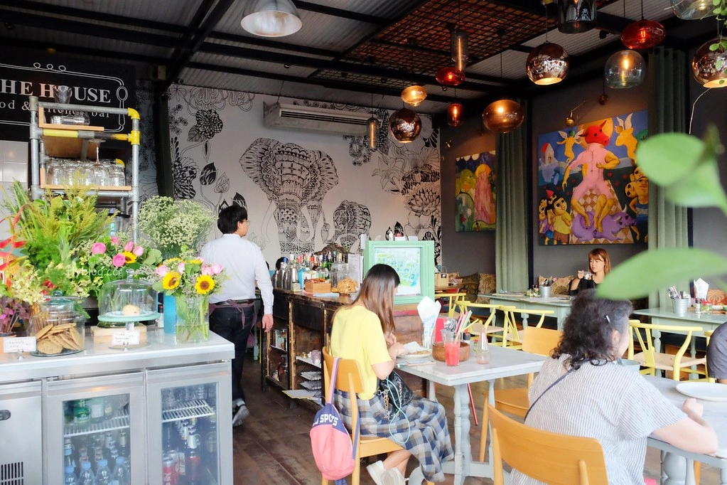 【泰國清邁】The House Restaurant by Ginger~華麗帶有藝廊風格的復合式餐廳，結合咖啡館、餐廳和酒吧，清邁老城區美食餐廳推薦 @飛天璇的口袋