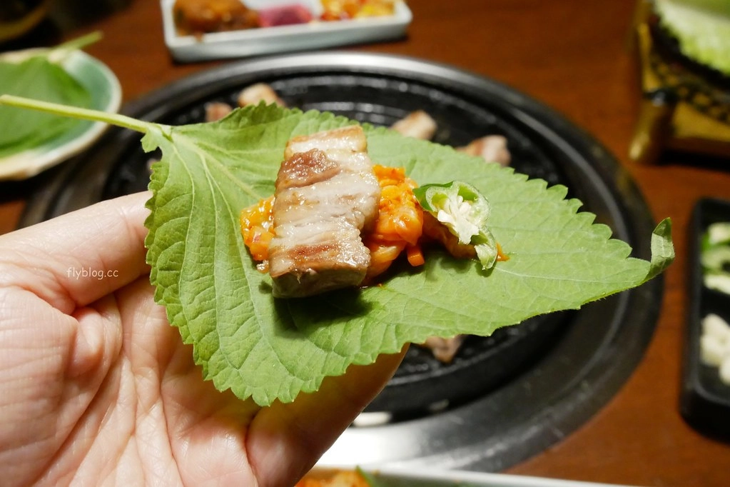 韓金館：網友評價台北最道地的韓式餐廳，終於吃到思思念念的馬鈴薯鍋，有芝麻葉就給讚！ @飛天璇的口袋