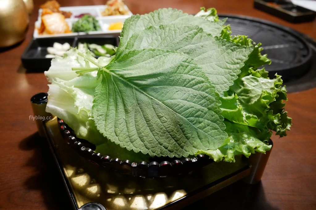 韓金館｜網友評價台北最道地的韓式餐廳，終於吃到思思念念的馬鈴薯鍋，有芝麻葉就給讚！ @飛天璇的口袋