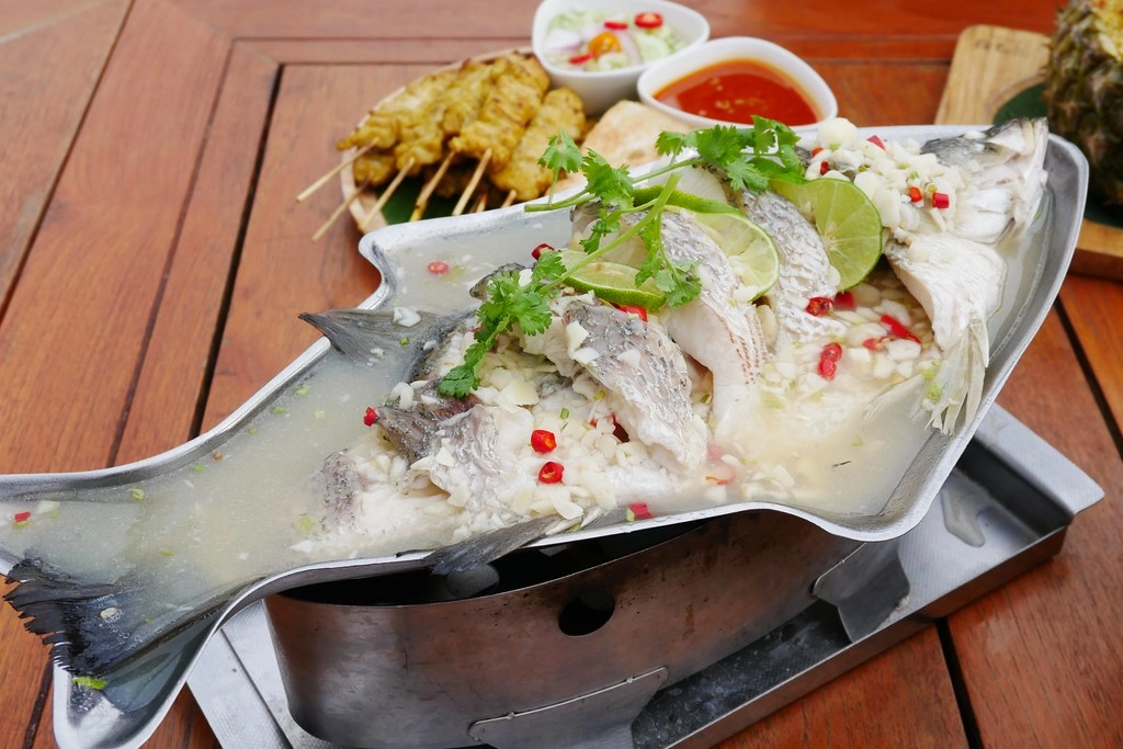 泰國曼谷｜Savoey Thai Restaurant Maharaj 上味泰餐館．瑪哈拉碼頭欣賞昭披耶河美景，還可以逛逛文青小市集 @飛天璇的口袋