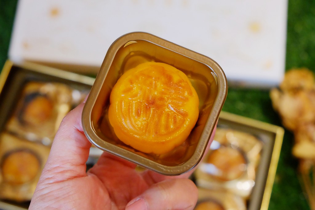 中秋月餅>香港美心月餅：超邪惡流心奶黃月餅，2019年世界優質食品獎金獎 @飛天璇的口袋