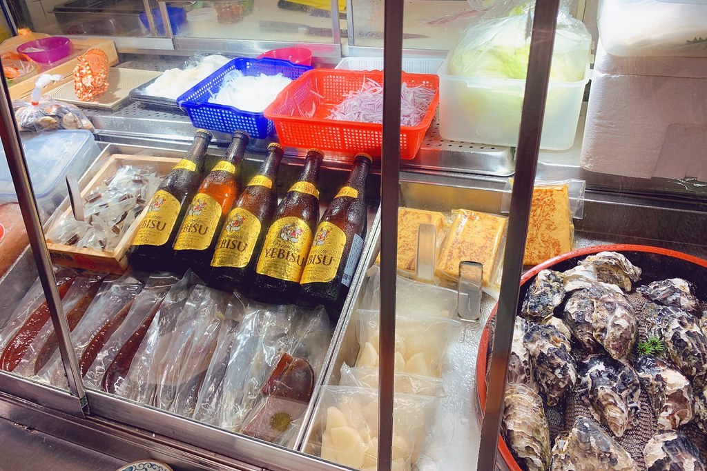 【台中中區】 楊媽媽立食：第二市場無菜單料理，生魚片也可以站著吃 @飛天璇的口袋