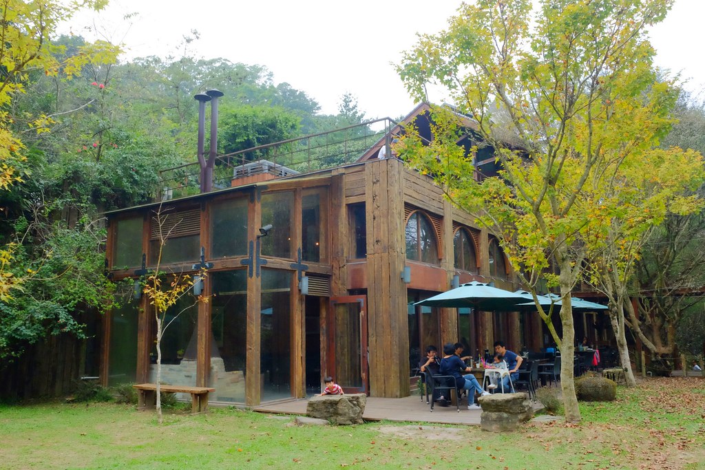 綠葉方舟：隱身於山林裡的森林系餐廳，大片草池湖畔美景，親子踏青的好地方 @飛天璇的口袋