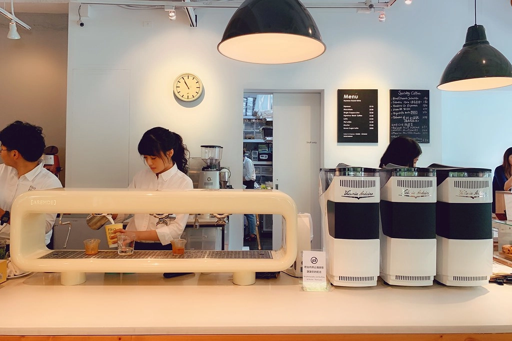 台北中山｜Fika Fika Cafe，一杯冠軍咖啡的美好時光，台北北歐風情早午餐店 @飛天璇的口袋