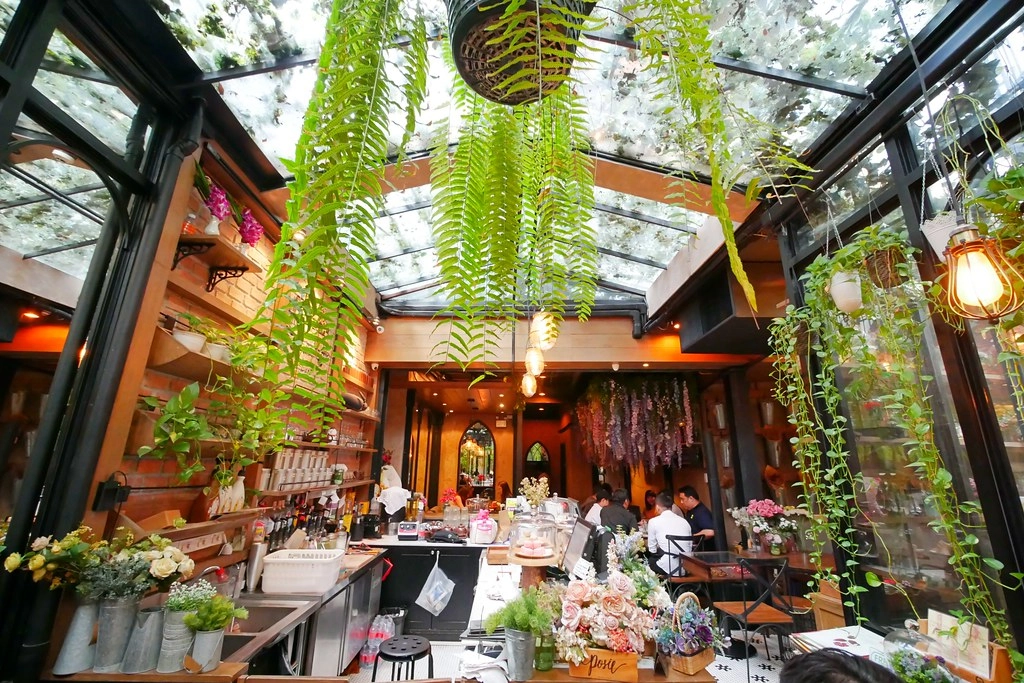 【泰國曼谷】The Blooming Gallery~森林系的玻璃屋小花園，IG網美熱門打卡餐廳 @飛天璇的口袋