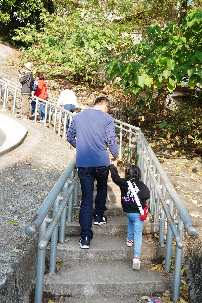 百果山溜滑梯：全台最長的溜滑梯，沙畫、釣魚、旋轉木馬、摩天輪，小孩子的天堂啊！ @飛天璇的口袋