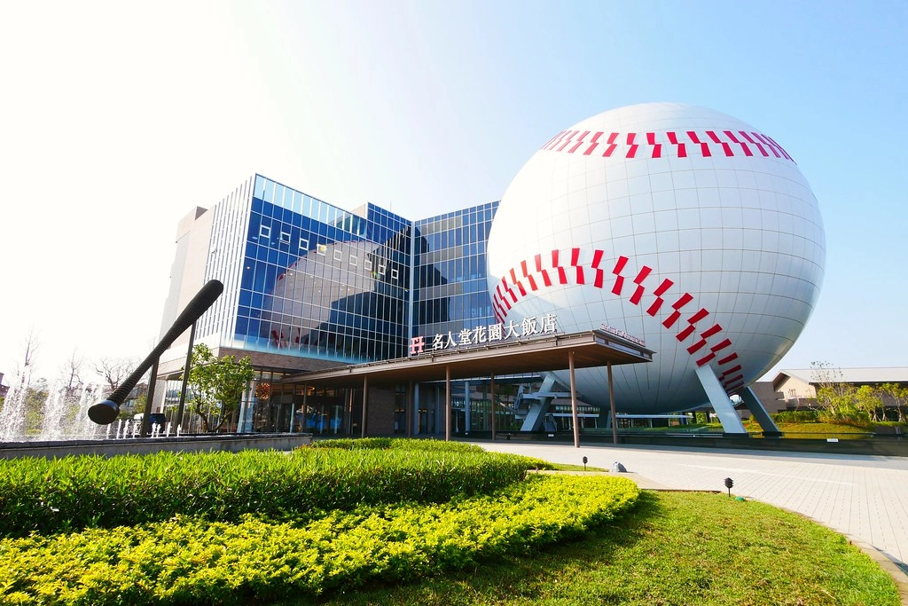 史努比棒球名人堂：直徑32cm超大棒球，可愛的史努比漫畫棒球主題館，桃園IG怕照打卡新地標！ @飛天璇的口袋