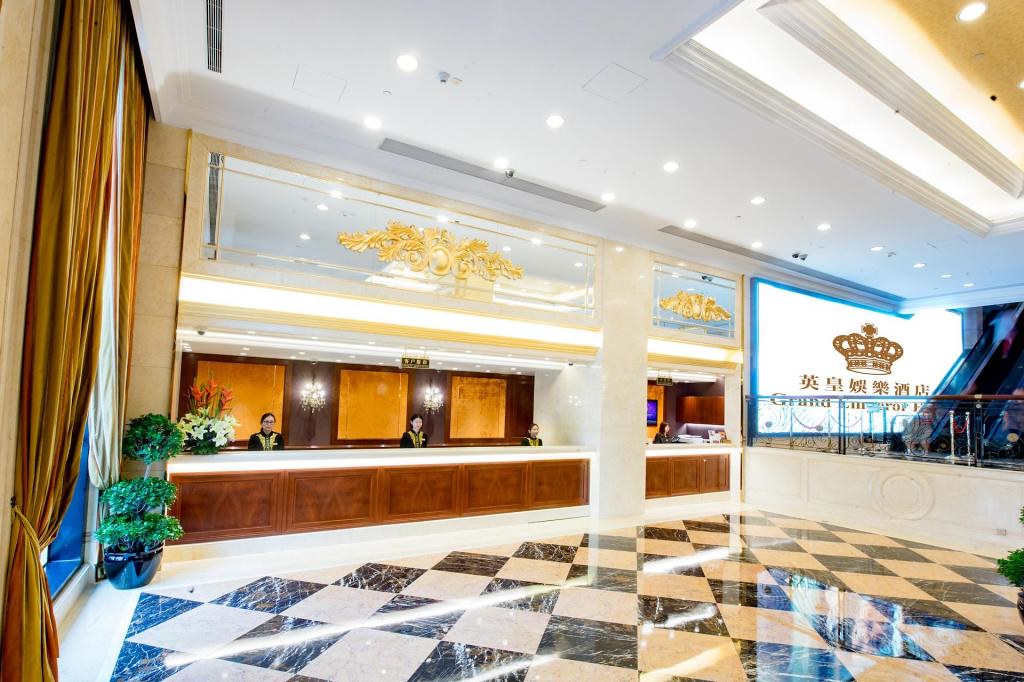 英皇娛樂酒店：澳門半島飯店推薦，地理位置非常好，附近美食餐廳林立 @飛天璇的口袋