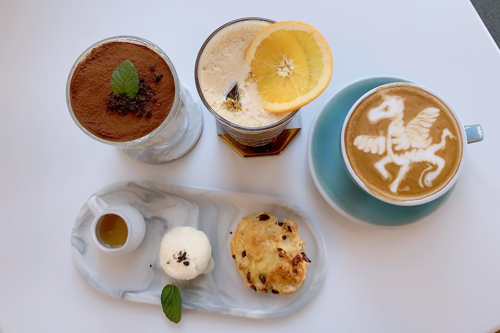台中北屯｜神諭咖啡：高雄來的超人氣咖啡館，就是咖啡拉花很厲害，台中大坑下午茶甜點 @飛天璇的口袋