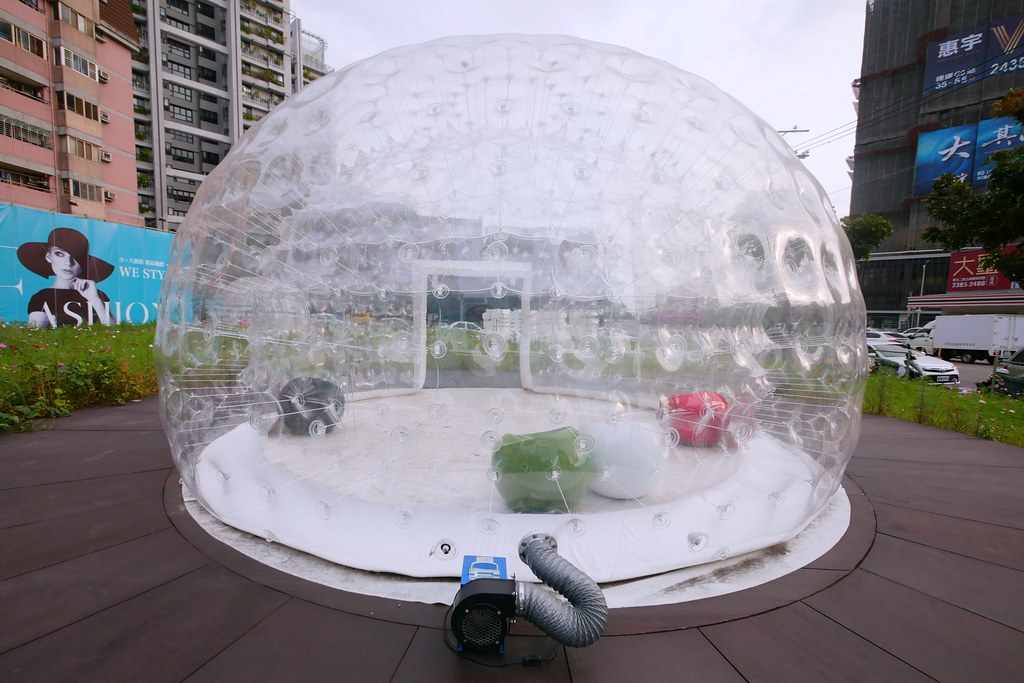 台中巨型泡泡屋：還有可愛的波斯菊花海~台中IG打卡免費景點！ @飛天璇的口袋