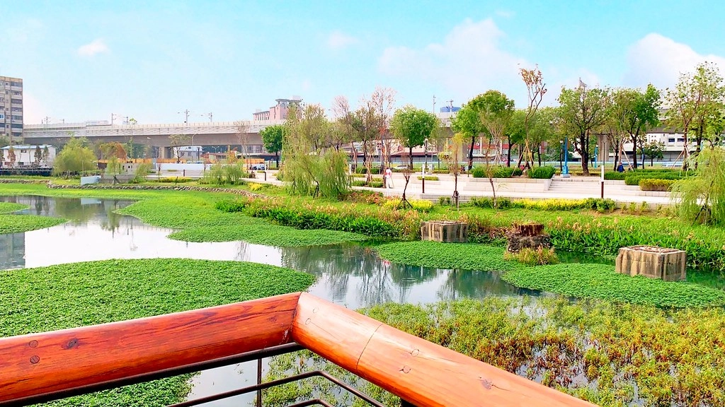 【台中東區】帝國製糖廠：6公頃湖濱公園美景，歷史古蹟也可以很文青 @飛天璇的口袋