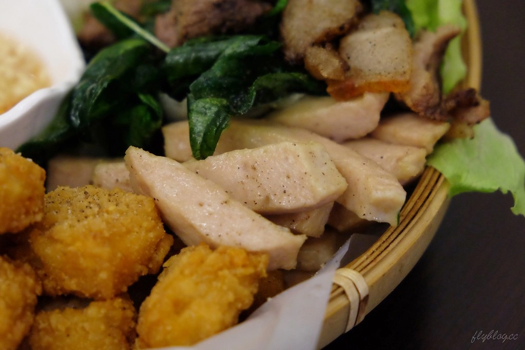 【台中大里】越好吃越南料理店~Google評價4.3顆星，大里人氣越南料理店 @飛天璇的口袋