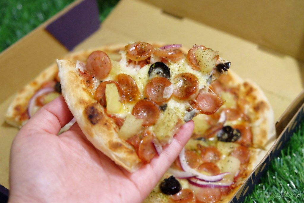 掐手披薩：外皮軟Q料好實在的披薩，北屯民俗公園附近美食，Foodpanda和Ubereats也很方便 @飛天璇的口袋