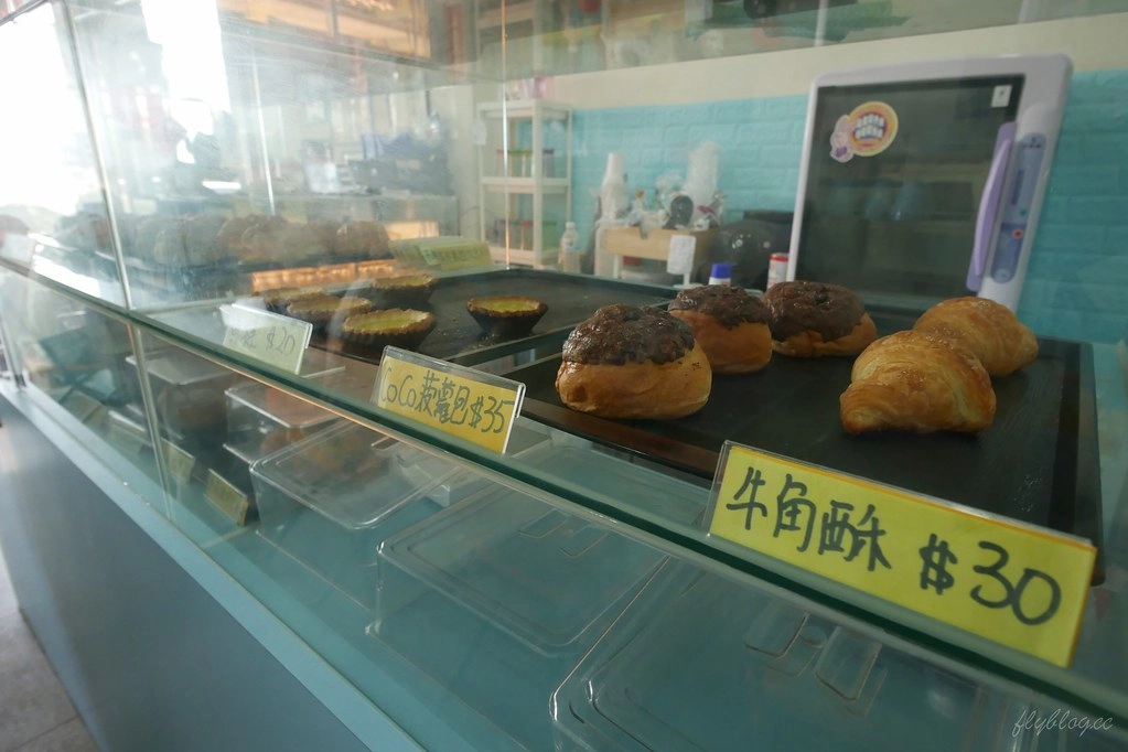 【台中北屯】剛剛出爐：香港五星文華東方酒店麵包主廚的好手藝，道地香港早茶撈麵、蛋撻、豬扒飽台中就可以吃得到 @飛天璇的口袋