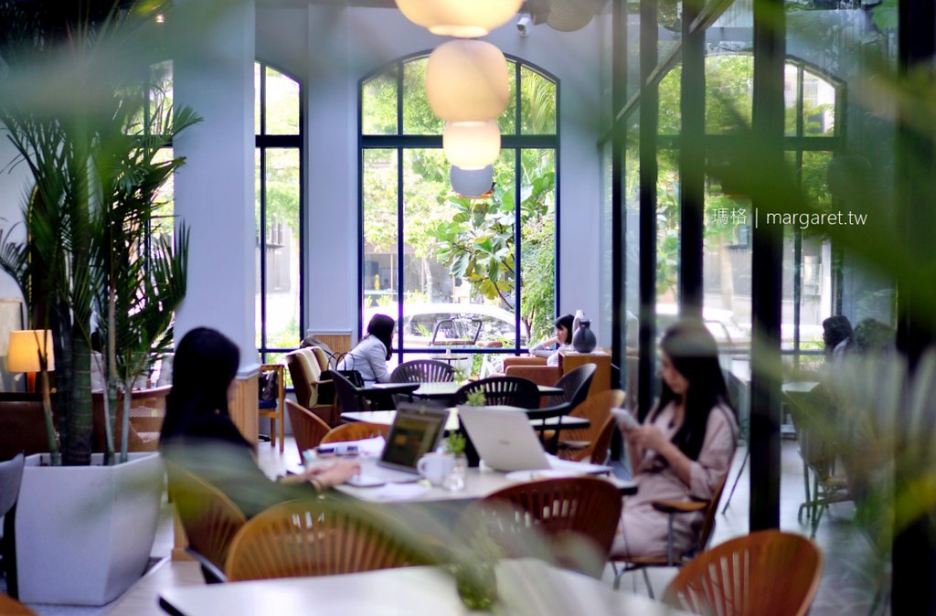 【台中南屯】RUM Cafe：台中公益路北歐風玻璃屋咖啡館，早午餐、咖啡下午茶、與北歐生活風格 @飛天璇的口袋
